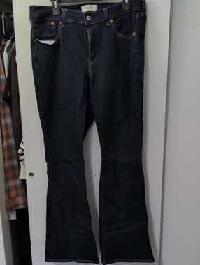 Ambercrombie & Fitch Bootcut Mid Rise Jeans